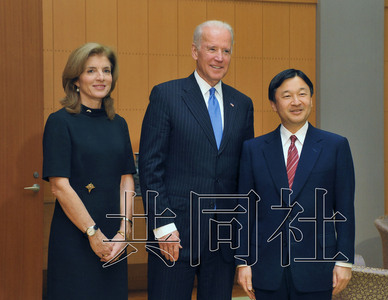 日本皇太子与拜登座谈感谢美对大地震援助（图）