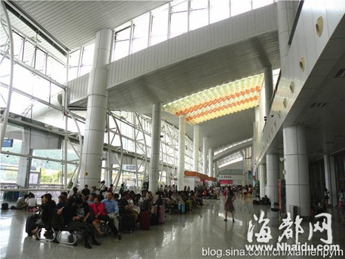 鼓浪屿日均3万人登岛 “票改”满月摆脱人山人海