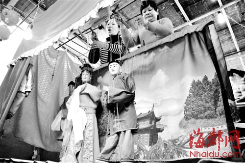 闽剧木偶戏勾起老福州回忆　舞台前演绎悲欢离合