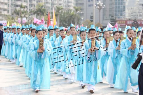 石狮“文明新风”行动启动　3000人参加踩街(图)