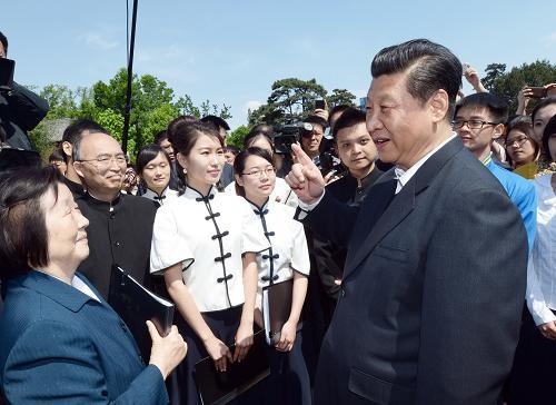 习近平总书记曾经怎样给高校学生作形势报告课？