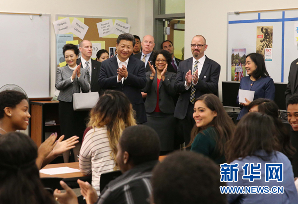 习近平参观美国塔科马市林肯中学