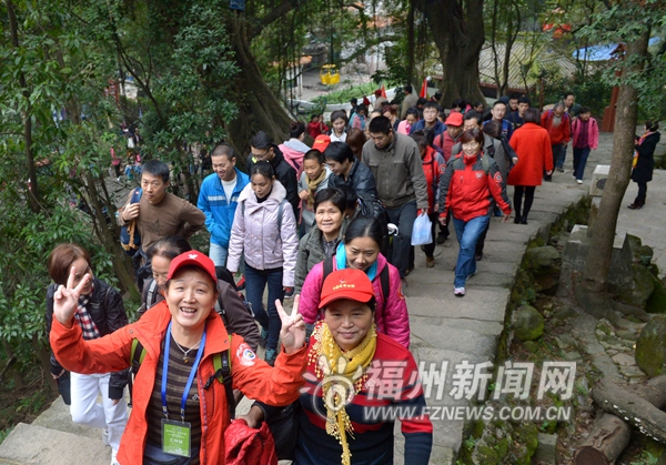 全国新年登高健身大会福州分会场　万人齐登鼓山