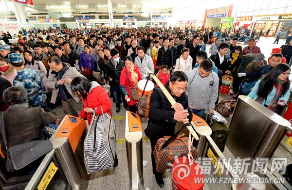 春运首日火车站发送8.6万人次 西南方向动车票少