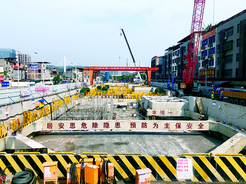 地铁五号线荆溪新城站一期主体结构封顶