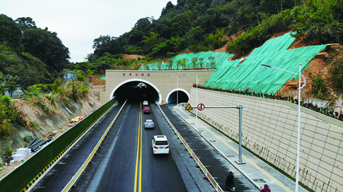 洪山桥项目妙峰山左线隧道通车