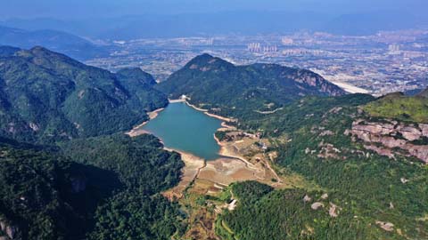 守住“绿水青山” 筑起“金山银山”
