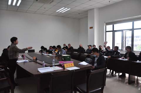 我县举行公务用车拍卖会