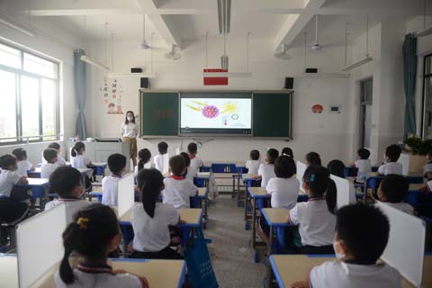 六月花开季 美丽开学时