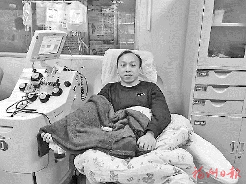台上教书育人　台下献血救人