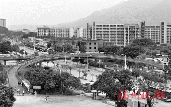 横跨大学新区学府北路　闽侯一人行天桥建成开放
