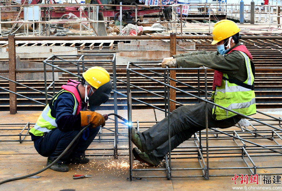 福建闽侯民生工程陆续复工 “抗疫”下全力以赴赶工期