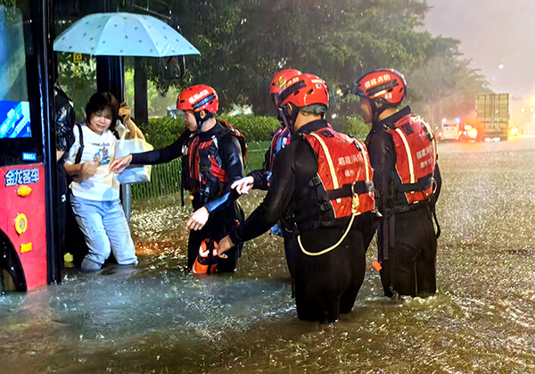 风雨同舟  全力以“复”