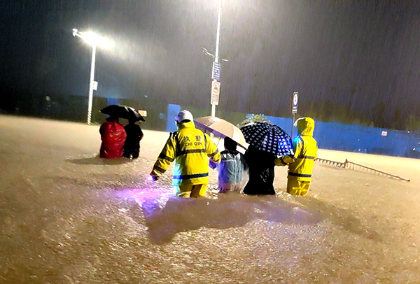 风雨同舟  全力以“复”