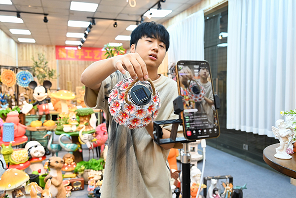 让工艺品在直播上“热”起来