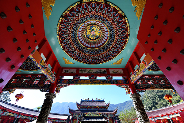 五虎山麓盘古庙  吟翠山楼圣贤居