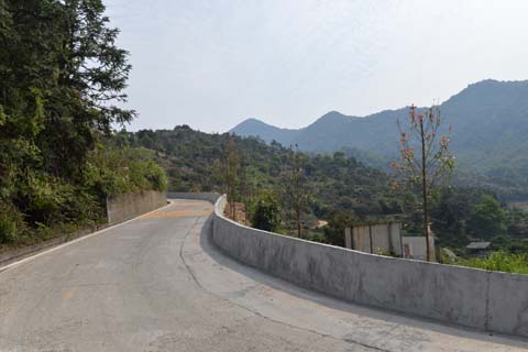 公路安全护栏工程完工