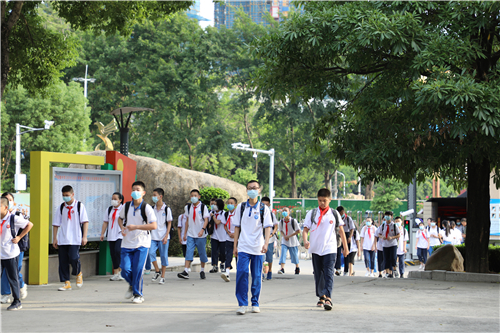 直击:我县中小学开学第一天