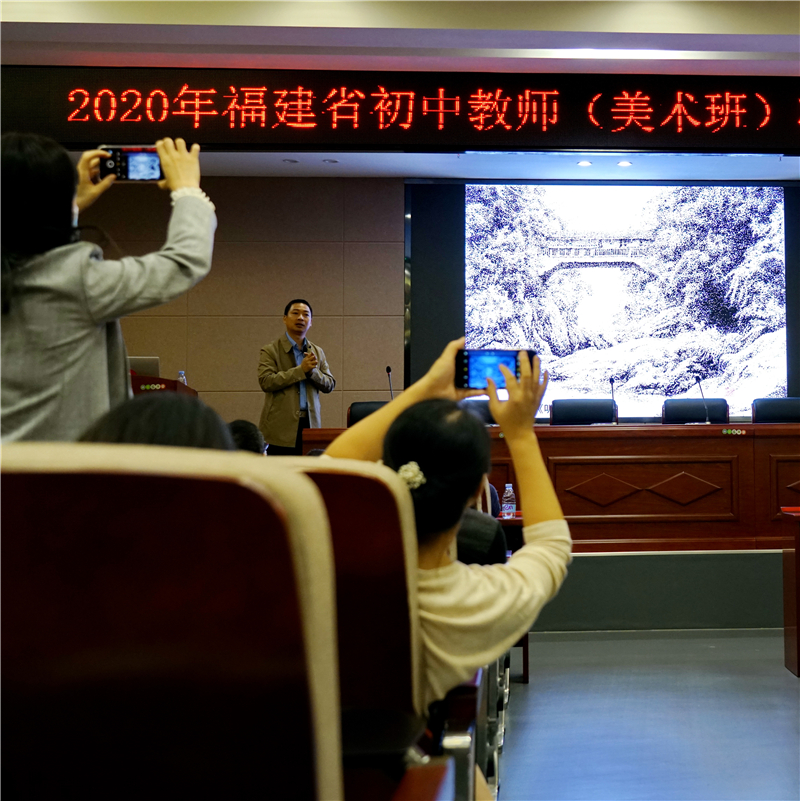 谢新苗：手挥画笔 种下“乡愁种子”