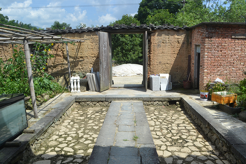 4.▲（郑其土祖厝庭院）.jpg