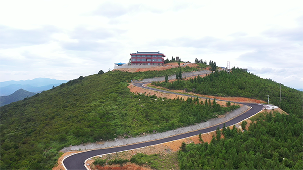 雪峰：念好“山”字经  村美产业兴