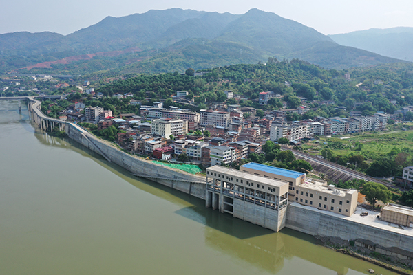 企业生产“铆足劲”  项目建设“拉满弓”