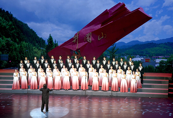 强国复兴有我  福州地区高校师生隆重庆祝中华人民共和国成立75周年合唱晚会举行