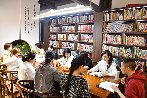 “家”点精彩   “育”见未来