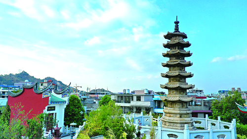 静矗淘水听风雨   塔凌峰顶钟灵秀