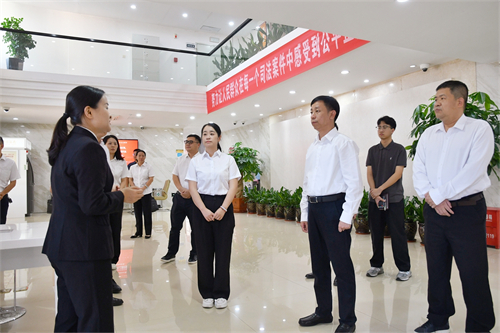 县委书记吴永忠走访县直有关部门