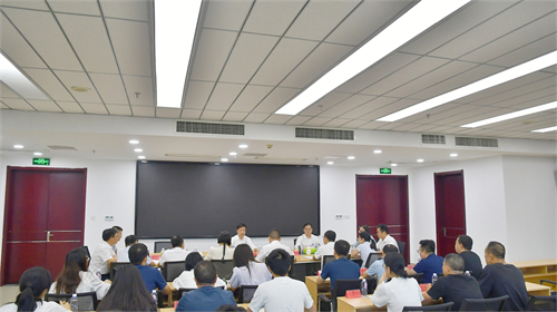 县委书记吴永忠走访县直有关部门
