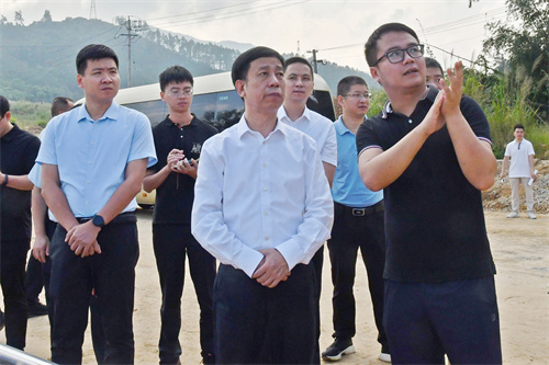 县委书记吴永忠赴白沙、大湖调研