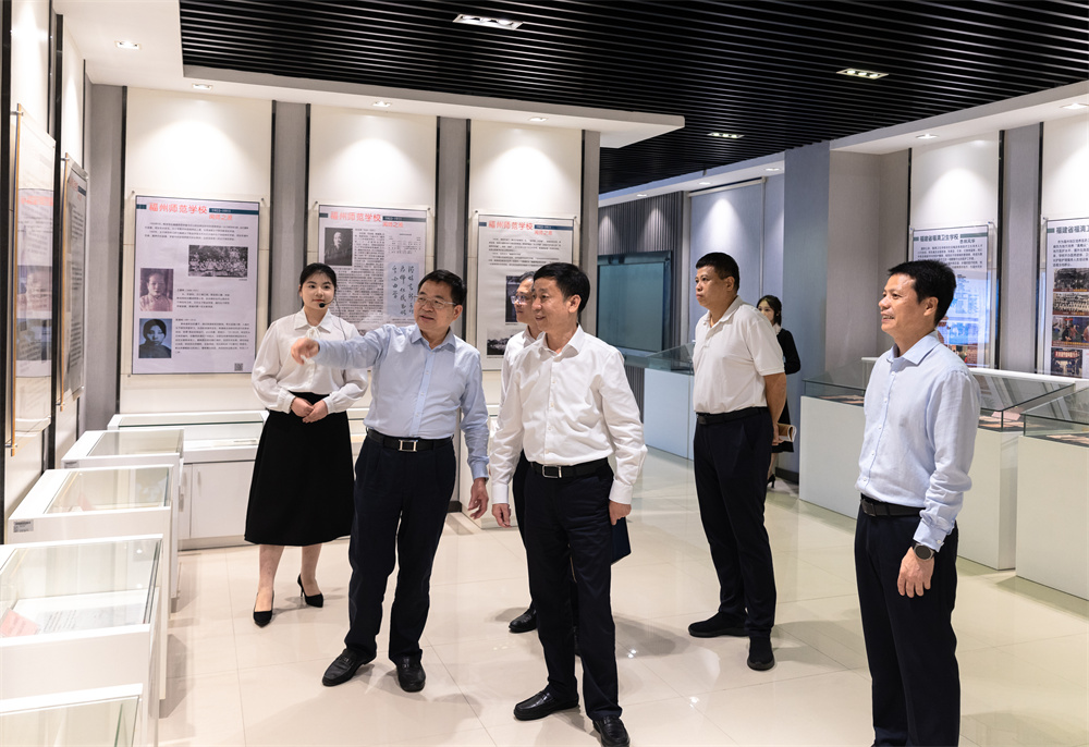 县委书记吴永忠到福州大学城调研