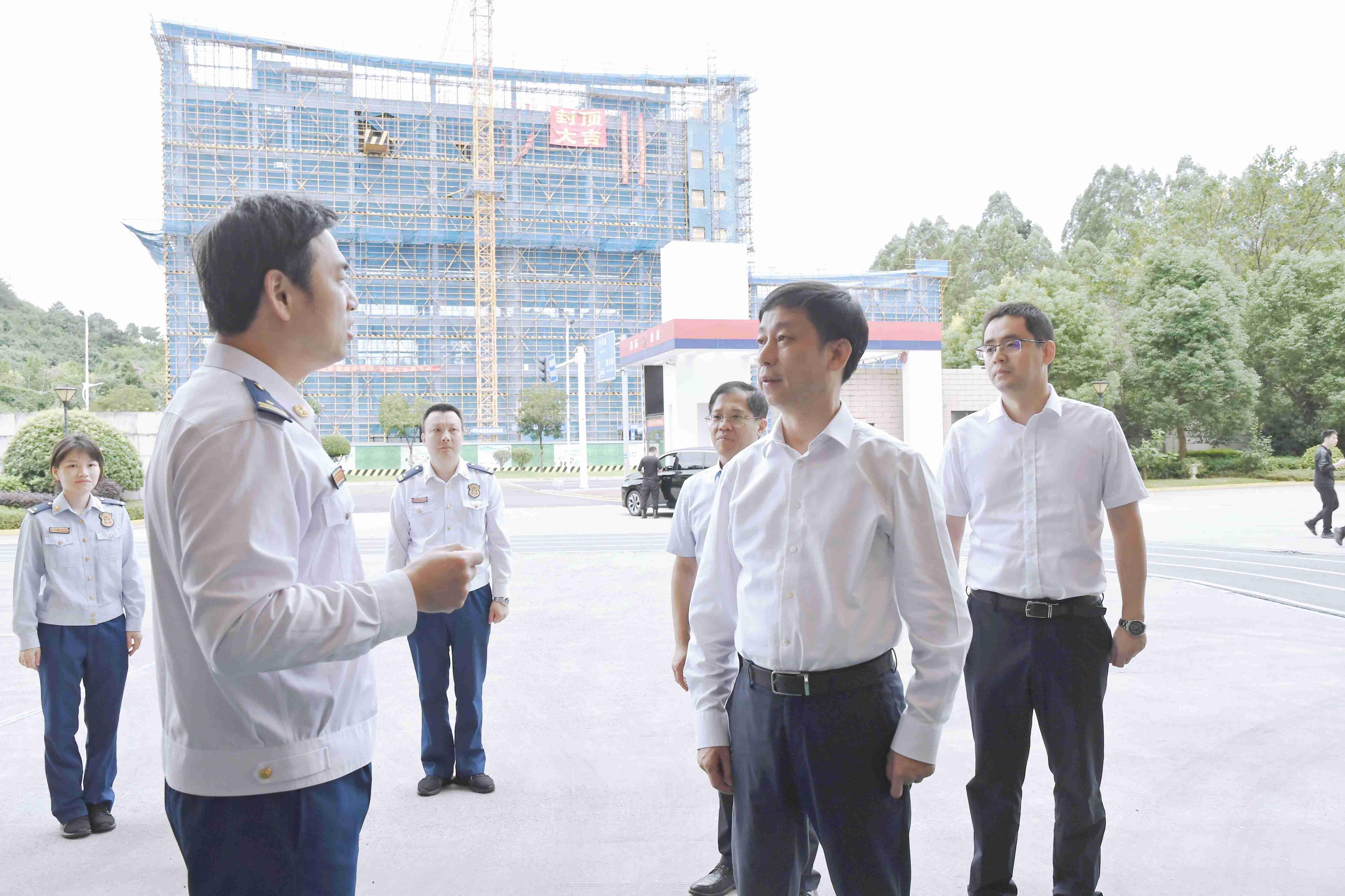 全县防御台风“康妮”部署会召开，县委书记吴永忠检查防汛防台风工作