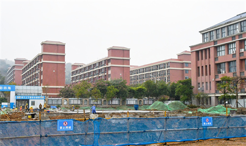 县委书记检查推进在建重点项目建设