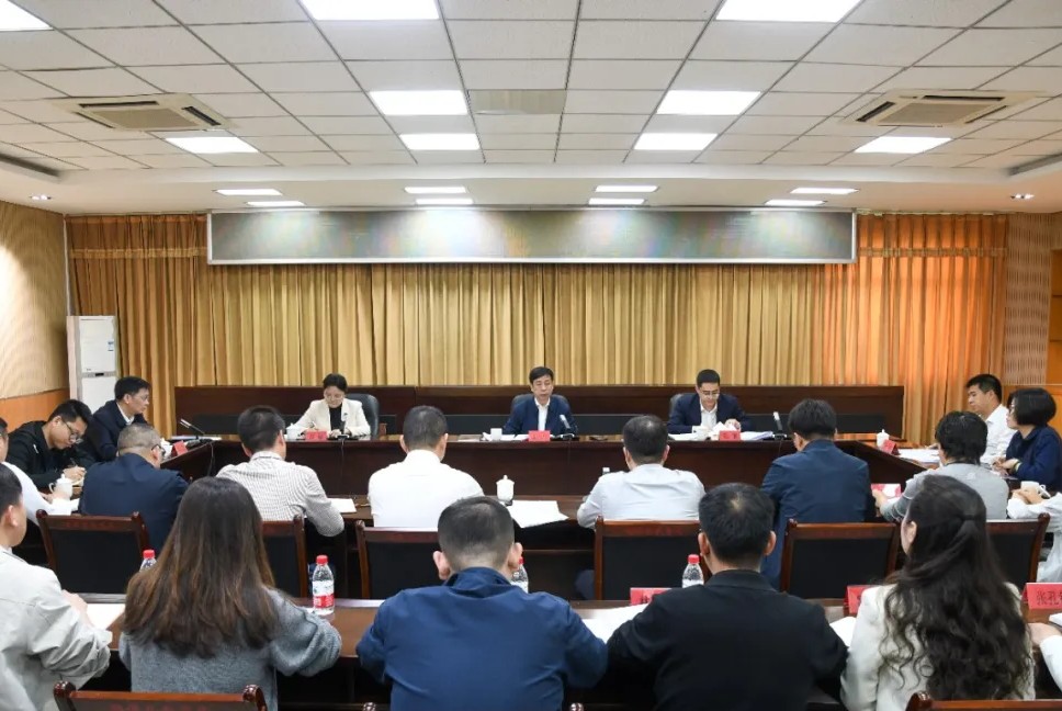 县委书记到甘蔗街道检查2024年全面从严治党主体责任落实情况