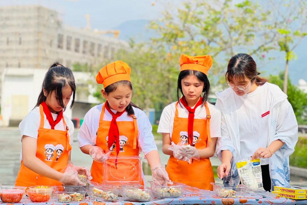 武术、机器人、美食DIY……这所小学的开放日火了！