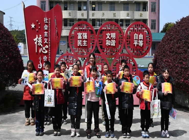 荧光如炬，薪火相传 福州英华职业学院开展“萤火计划”爱国主义教育进校园主题系列活动
