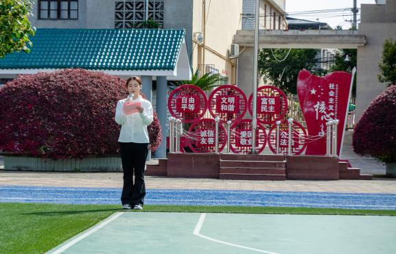 荧光如炬，薪火相传 福州英华职业学院开展“萤火计划”爱国主义教育进校园主题系列活动