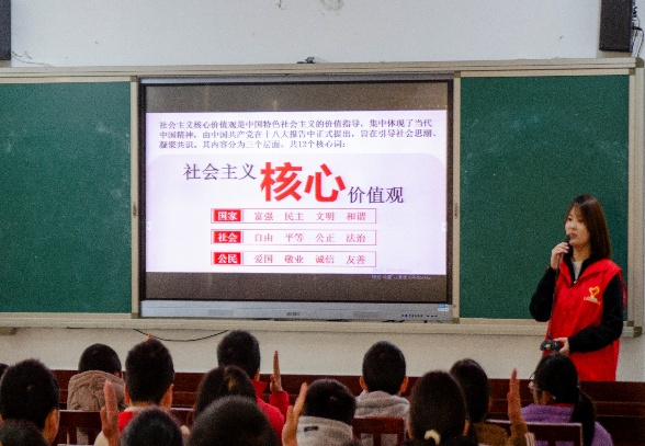 荧光如炬，薪火相传 福州英华职业学院开展“萤火计划”爱国主义教育进校园主题系列活动